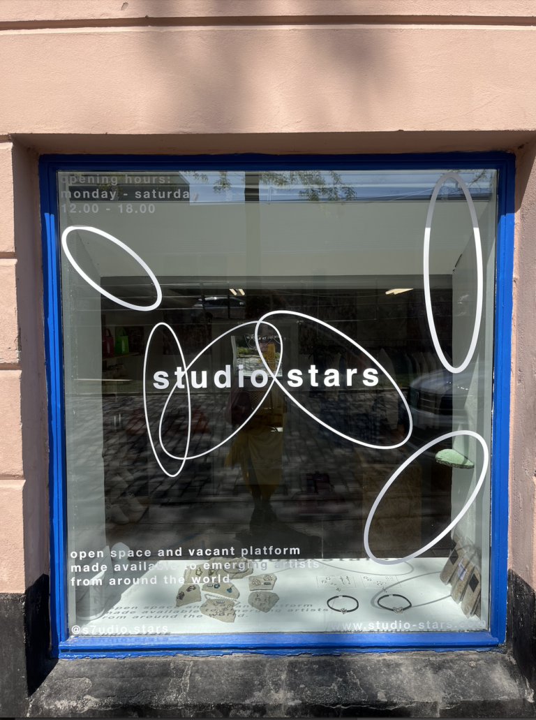 Pop up tudio stars